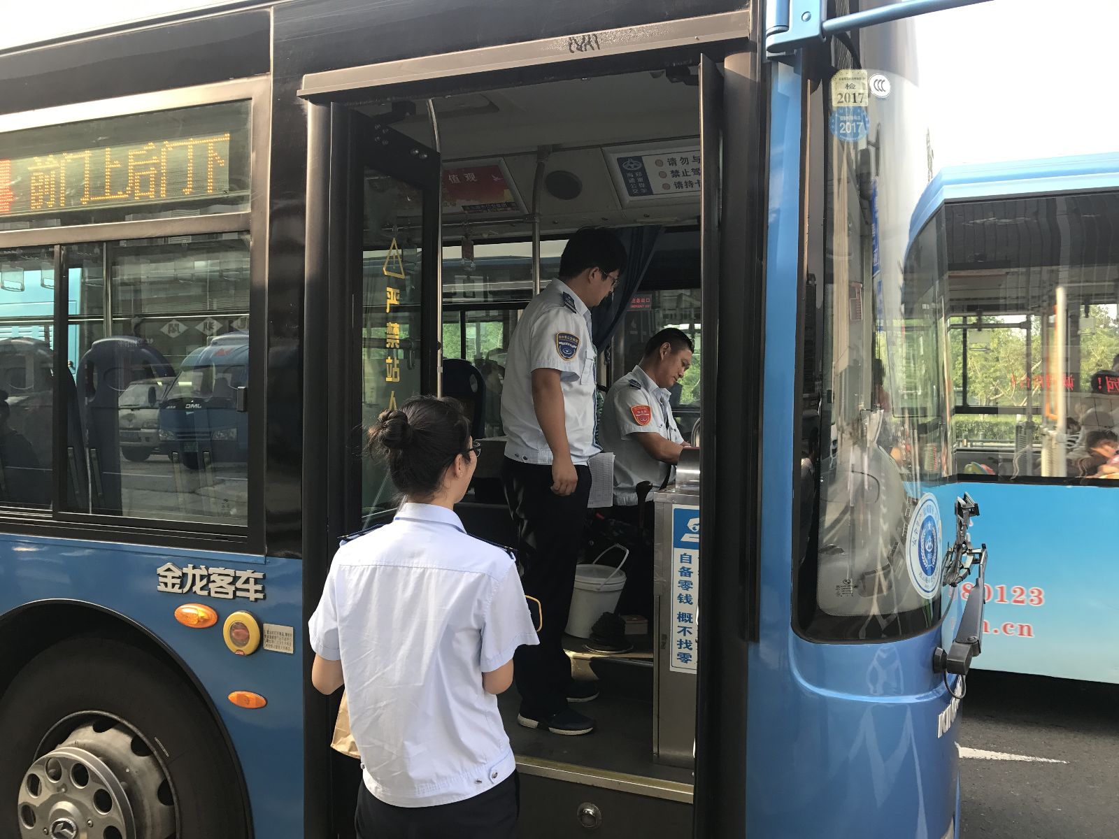 公交东部公司持续开展车辆综合大整治活动助推创文工作